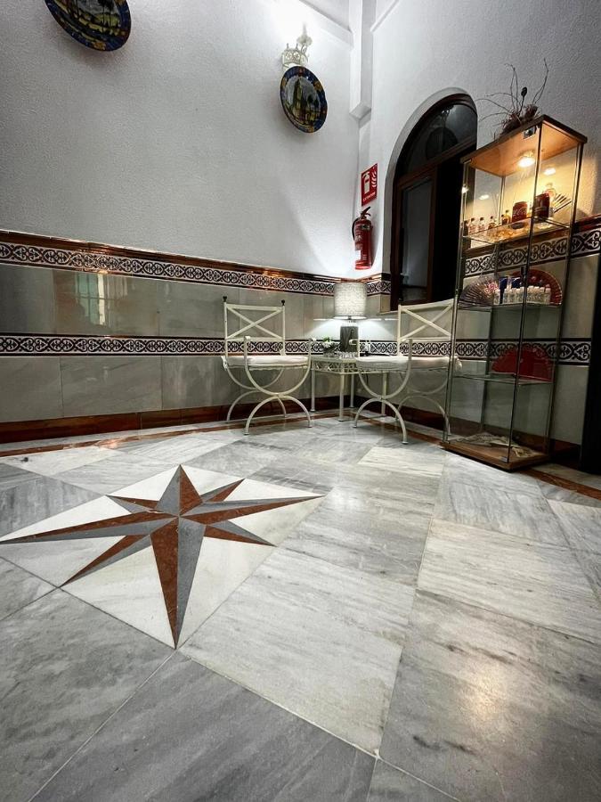 Hostal Paco'S Sevilla Dış mekan fotoğraf Marble floor