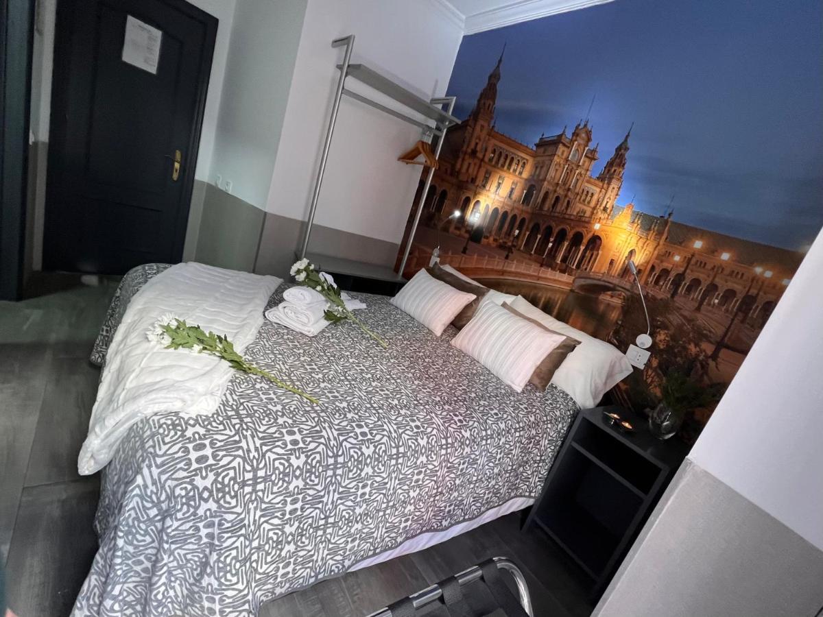 Hostal Paco'S Sevilla Dış mekan fotoğraf A room at the hotel