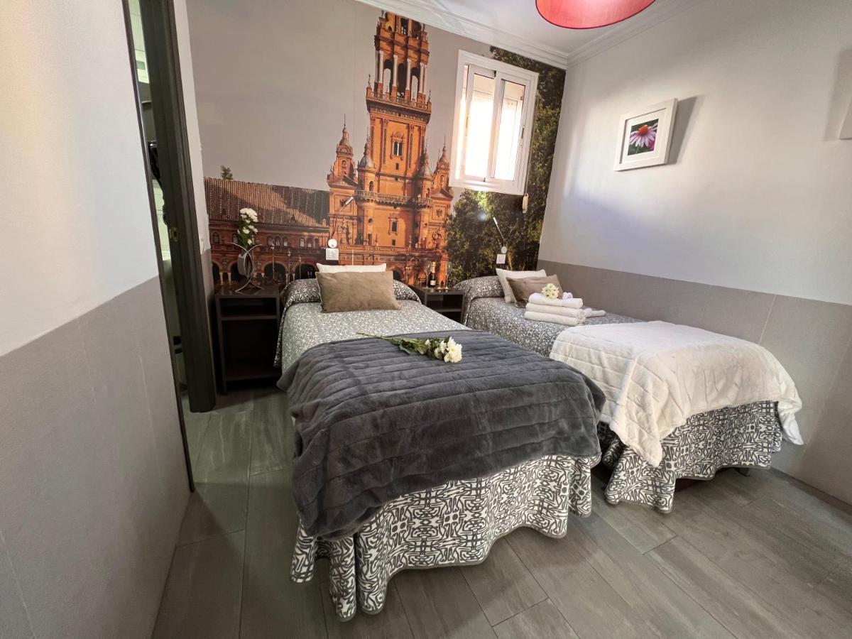 Hostal Paco'S Sevilla Dış mekan fotoğraf A room at the hotel