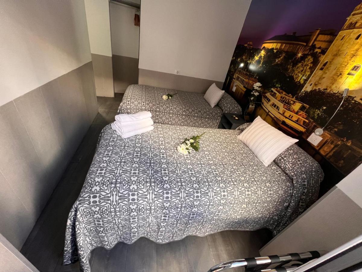 Hostal Paco'S Sevilla Dış mekan fotoğraf A room at the hotel