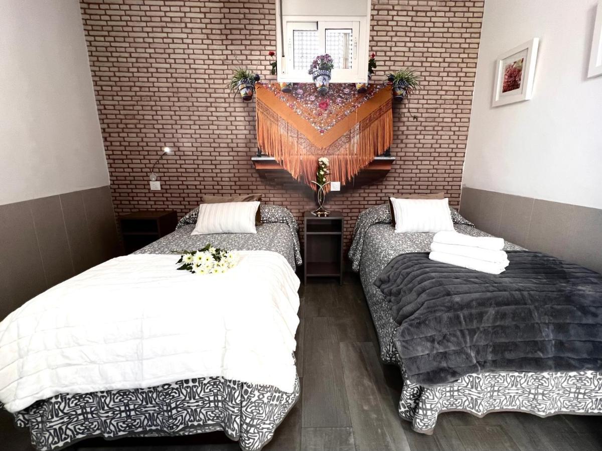 Hostal Paco'S Sevilla Dış mekan fotoğraf A room at the hotel