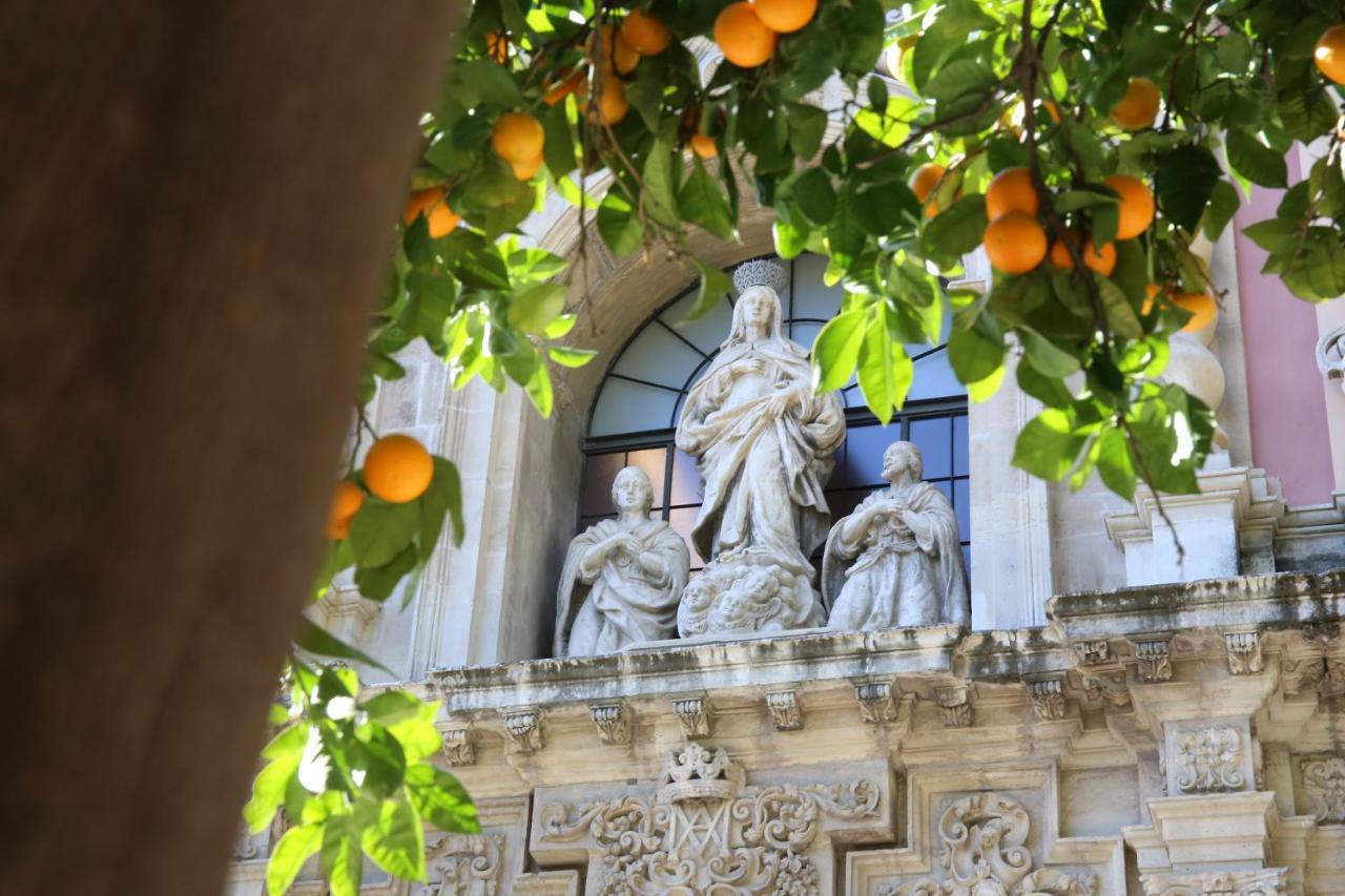 Hostal Paco'S Sevilla Dış mekan fotoğraf The Orange Trees of Sorrento