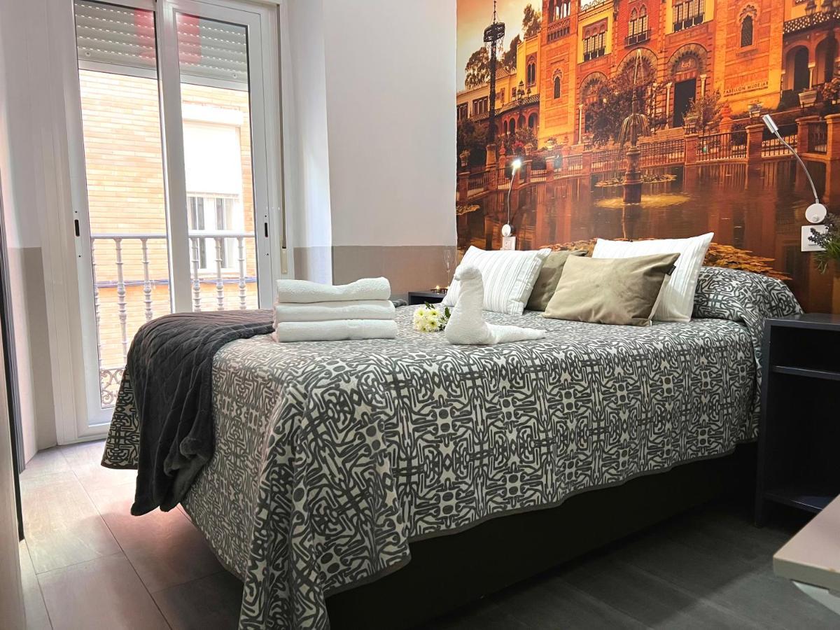Hostal Paco'S Sevilla Dış mekan fotoğraf A bedroom in a hotel