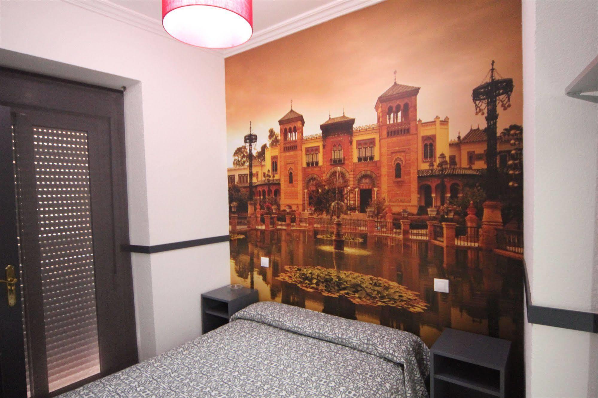 Hostal Paco'S Sevilla Dış mekan fotoğraf A room at the hotel