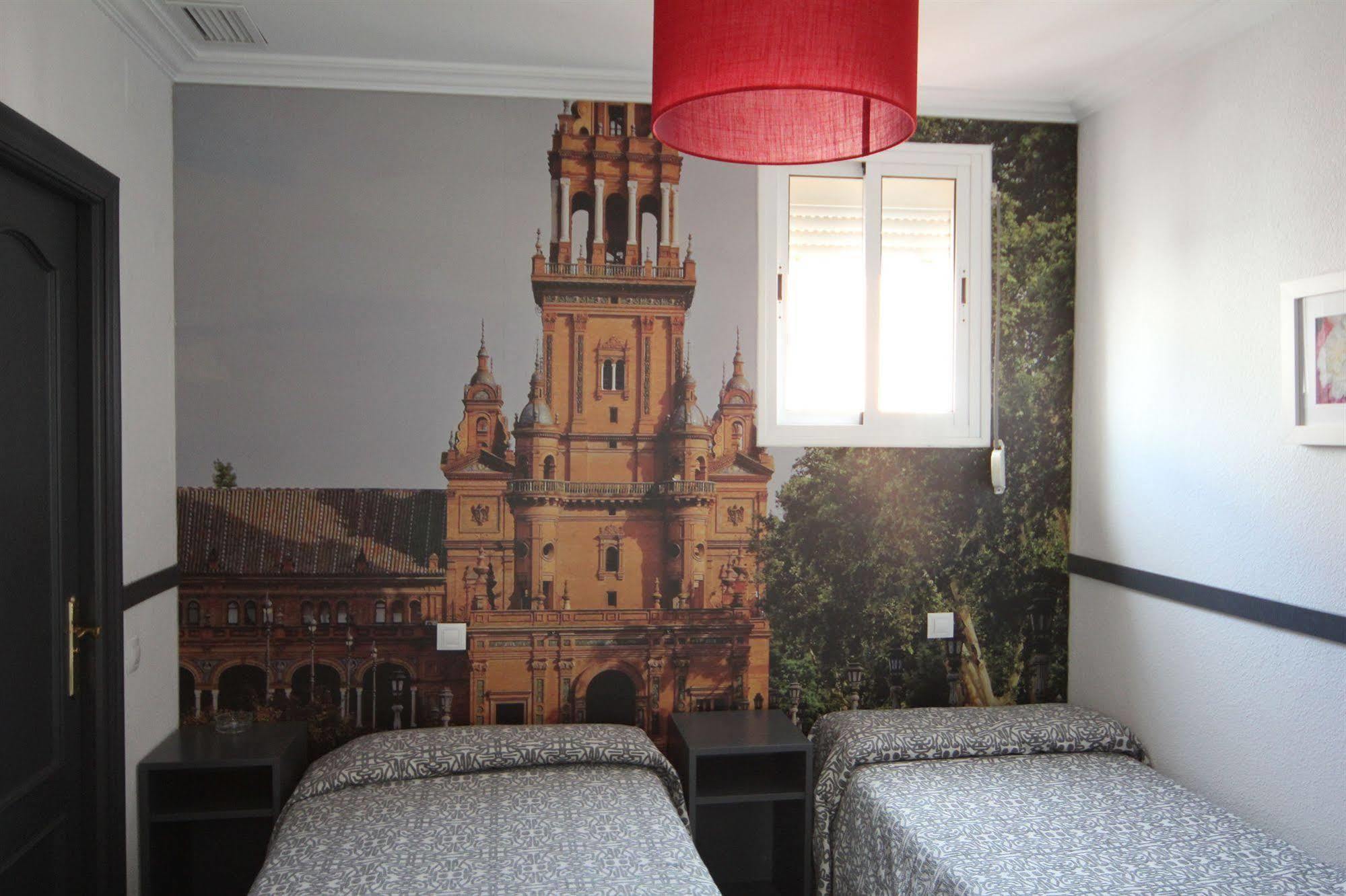 Hostal Paco'S Sevilla Dış mekan fotoğraf A room at the hotel